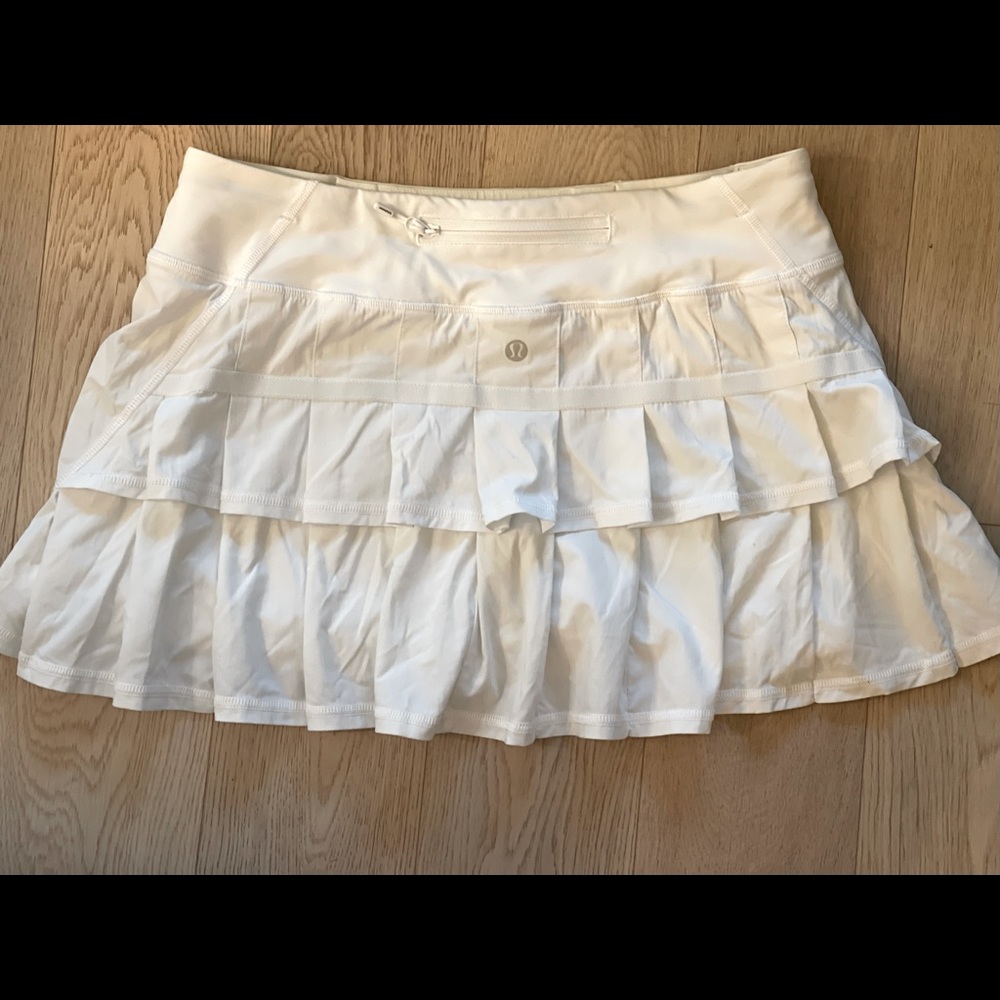 Lulu lemon white pleated skirt